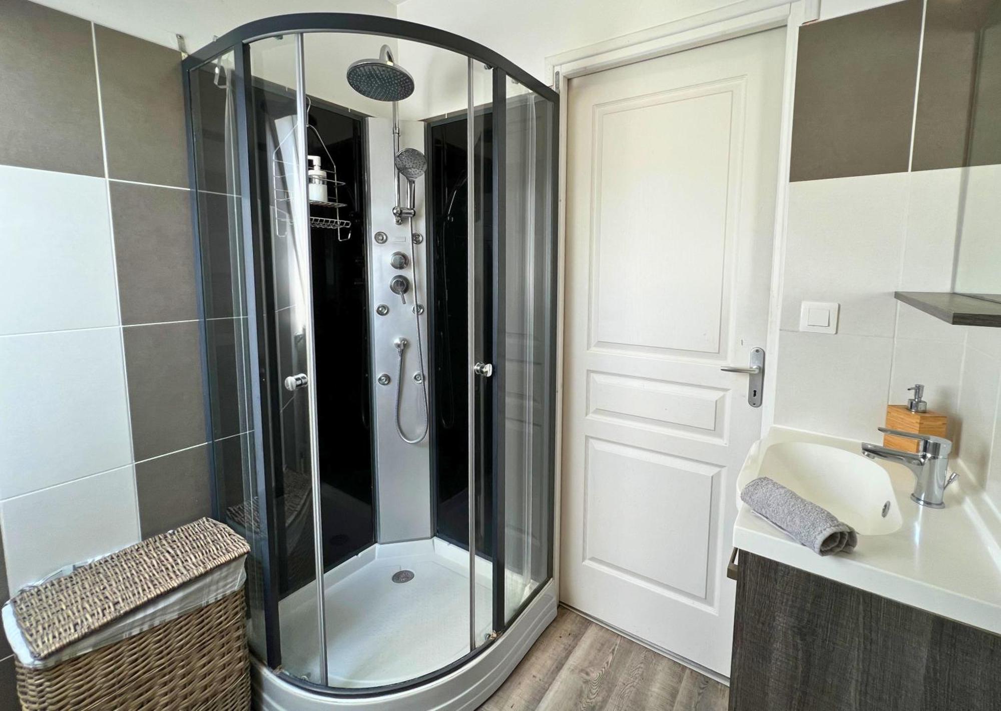 Appartement - Parking Prive Gratuit, Proche Centre-Ville Et Gare De Saint-Omer 圣奥梅尔 外观 照片