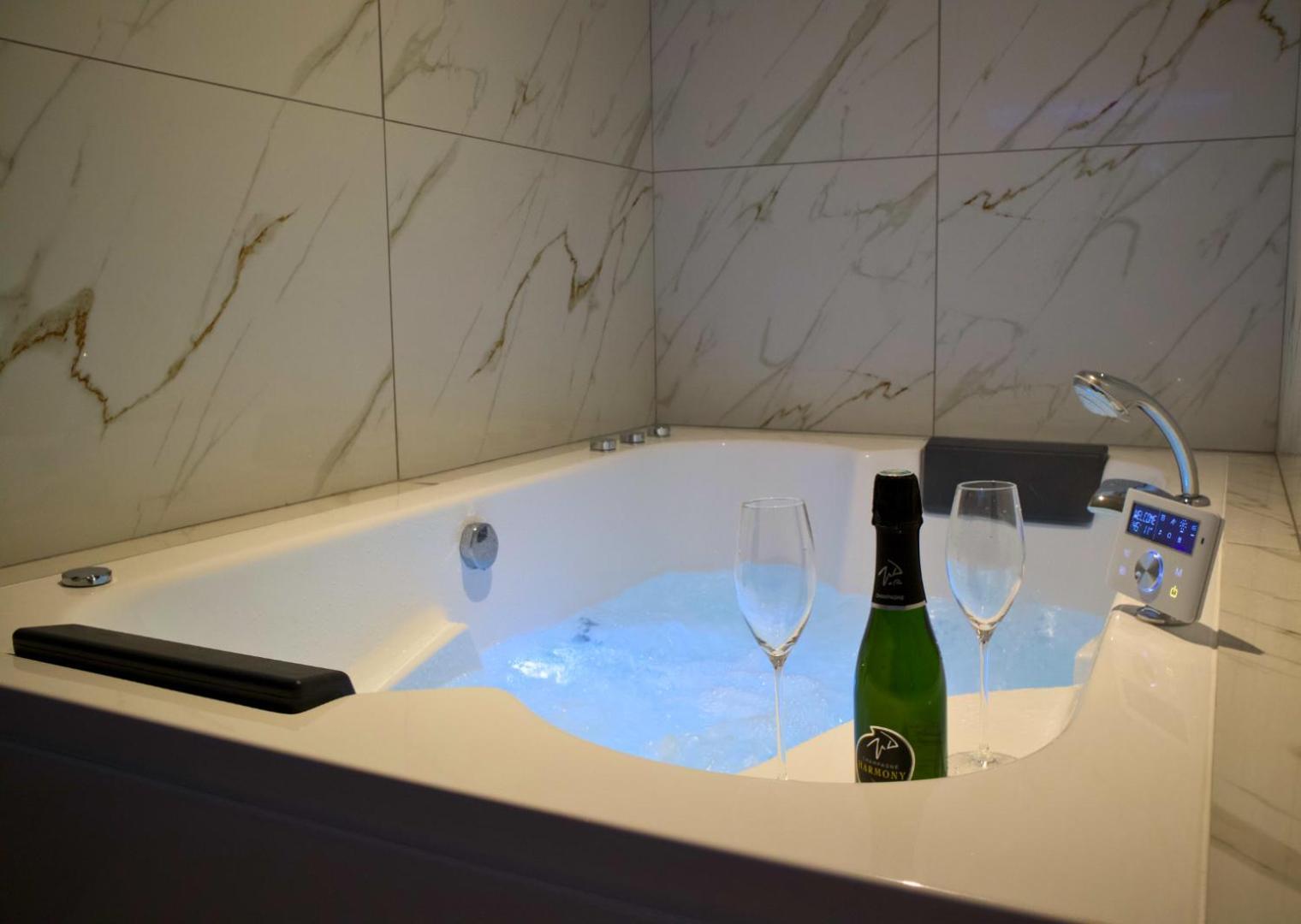 Appartement - Parking Prive Gratuit, Proche Centre-Ville Et Gare De Saint-Omer 圣奥梅尔 外观 照片